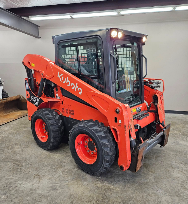 Kubota SSV65 - Image 2